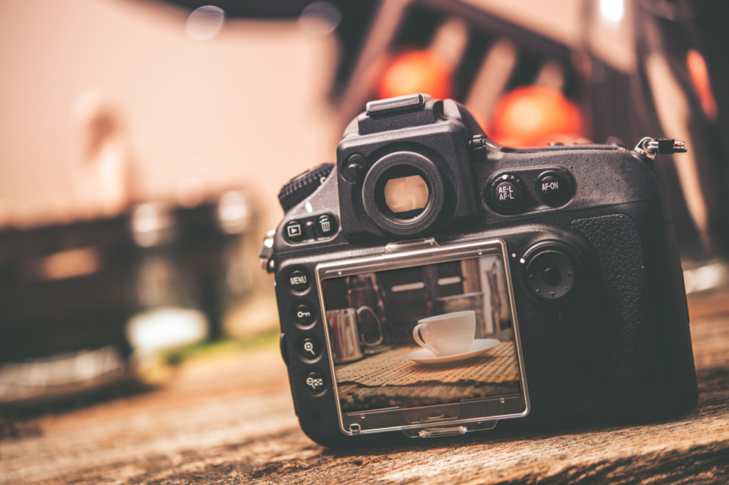DSLR camera taking a photo of a coffee cup