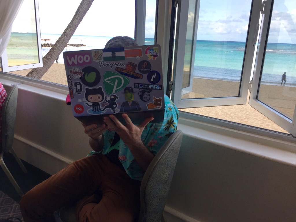 Man hiding behind laptop at Prosparadise
